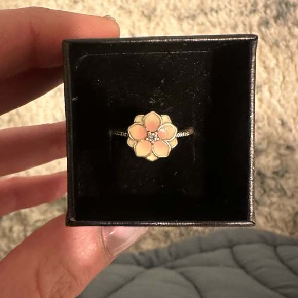 Pandora Magnolia Ring. - Picture 3 of 6